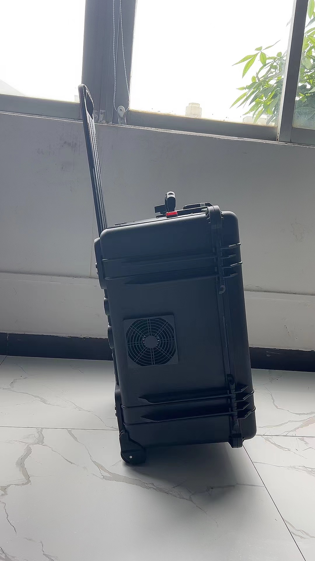 苍梧手拉箱型移动通信干扰器